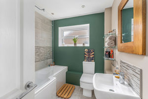 Gauntlets Close Bloxham